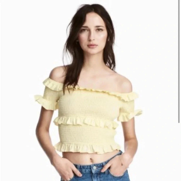 H&M pastel Yellow  Off The Shoulder Frilled
Stretchy Cropped Top
Size 4 - Picture 1 of 5